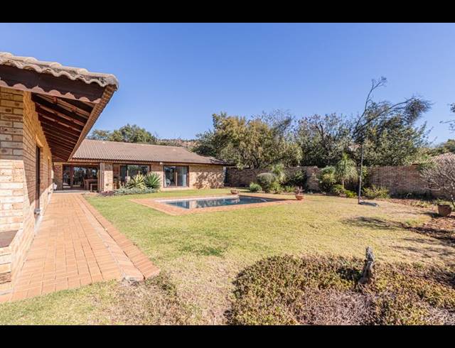 6 BEDROOM HOUSE FOR SALE IN POORTVIEW